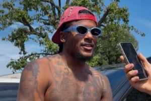 😝杰伦-格林普通话寄语中国球迷：我是风雪 风雪压我两三年