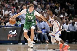 巴爷:火日侠狼都在试着不用纯控卫 但他们的战绩都不太好