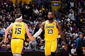 里夫斯:我可能是助攻过一对父子空接的NBA历史首人 这很特别