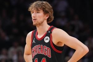 填满数据栏!布泽利斯全场11投4中 得到10分5板1助1断2帽