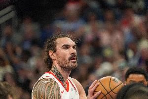 乌度卡：亚当斯在场上能稳定军心 他的作用并不体现在数据表上