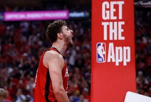 乌度卡：申京几乎一对一单防字母&让他打得很难受 他贡献十足